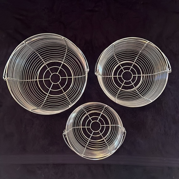 Set of 3 nesting wire baskets with handles - Picture 3 of 9